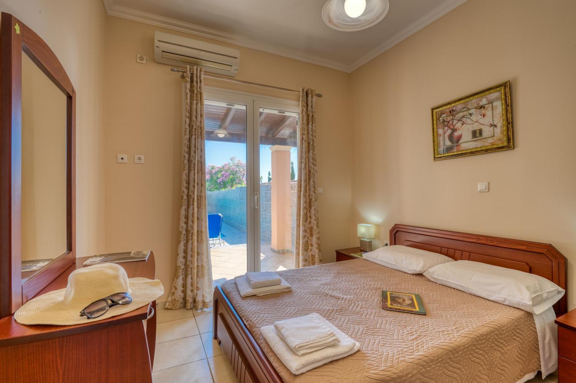 Villa Angela Ágios Matthaíos Bagian luar foto