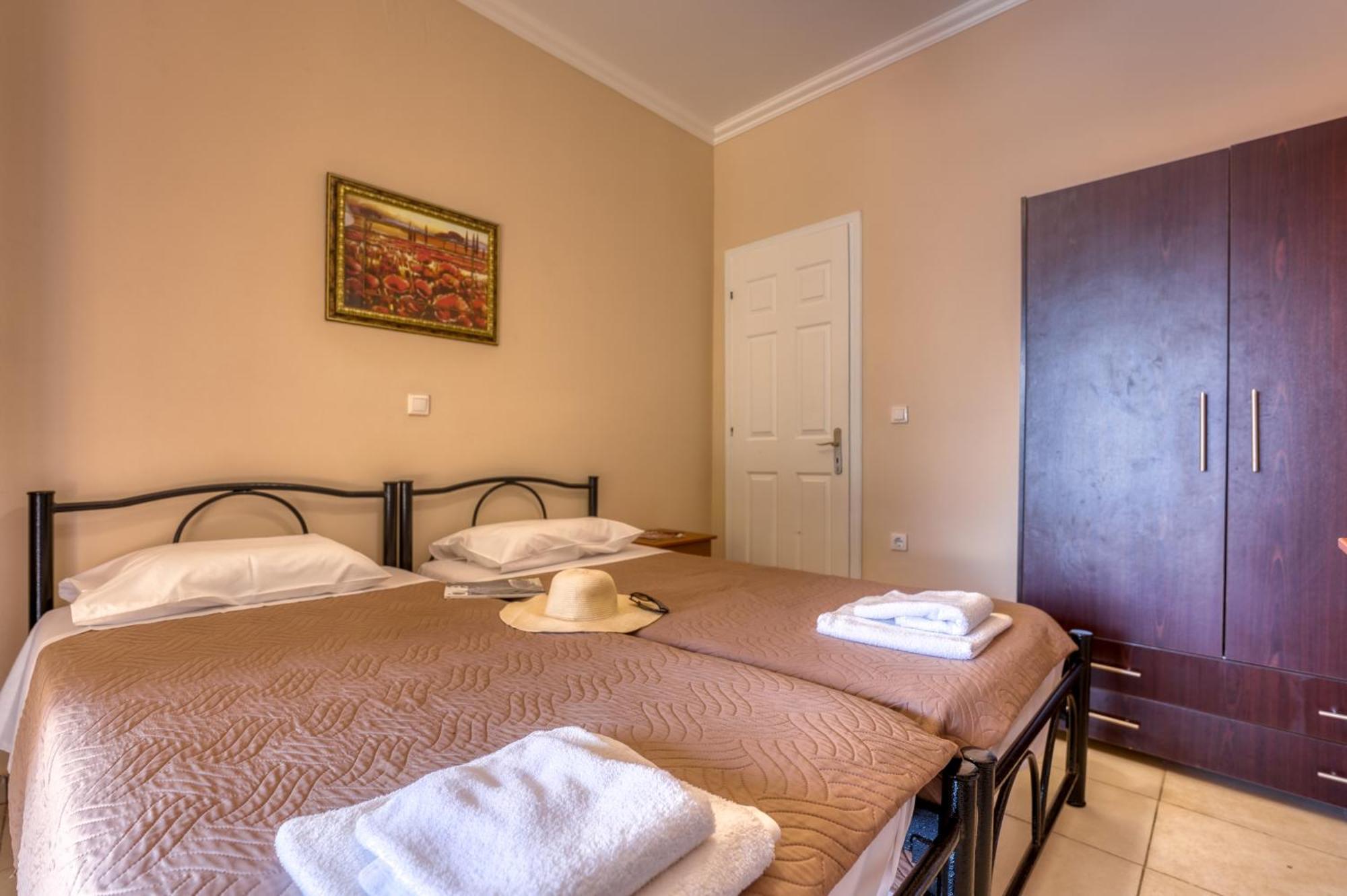 Villa Angela Ágios Matthaíos Bagian luar foto