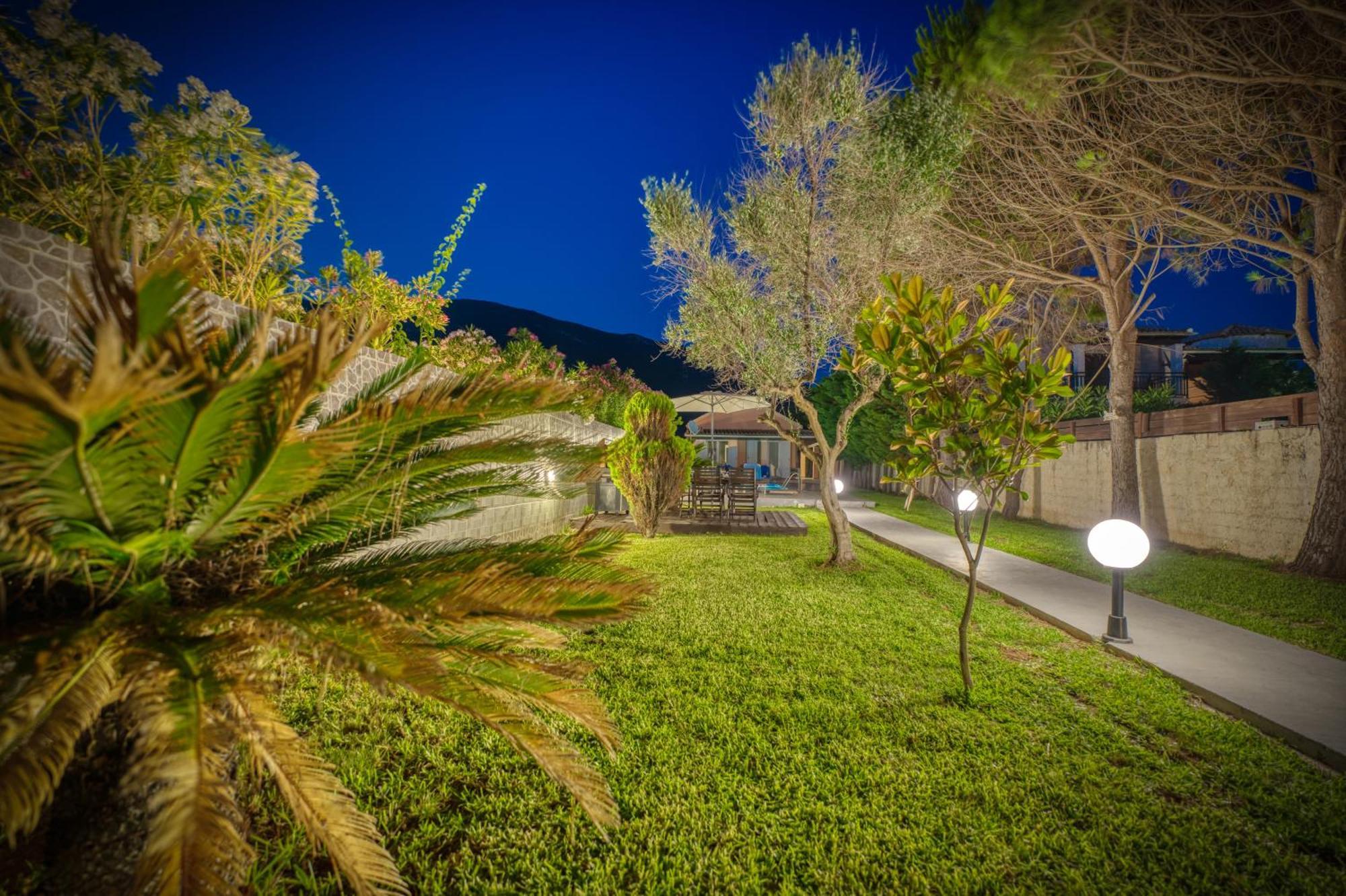 Villa Angela Ágios Matthaíos Bagian luar foto