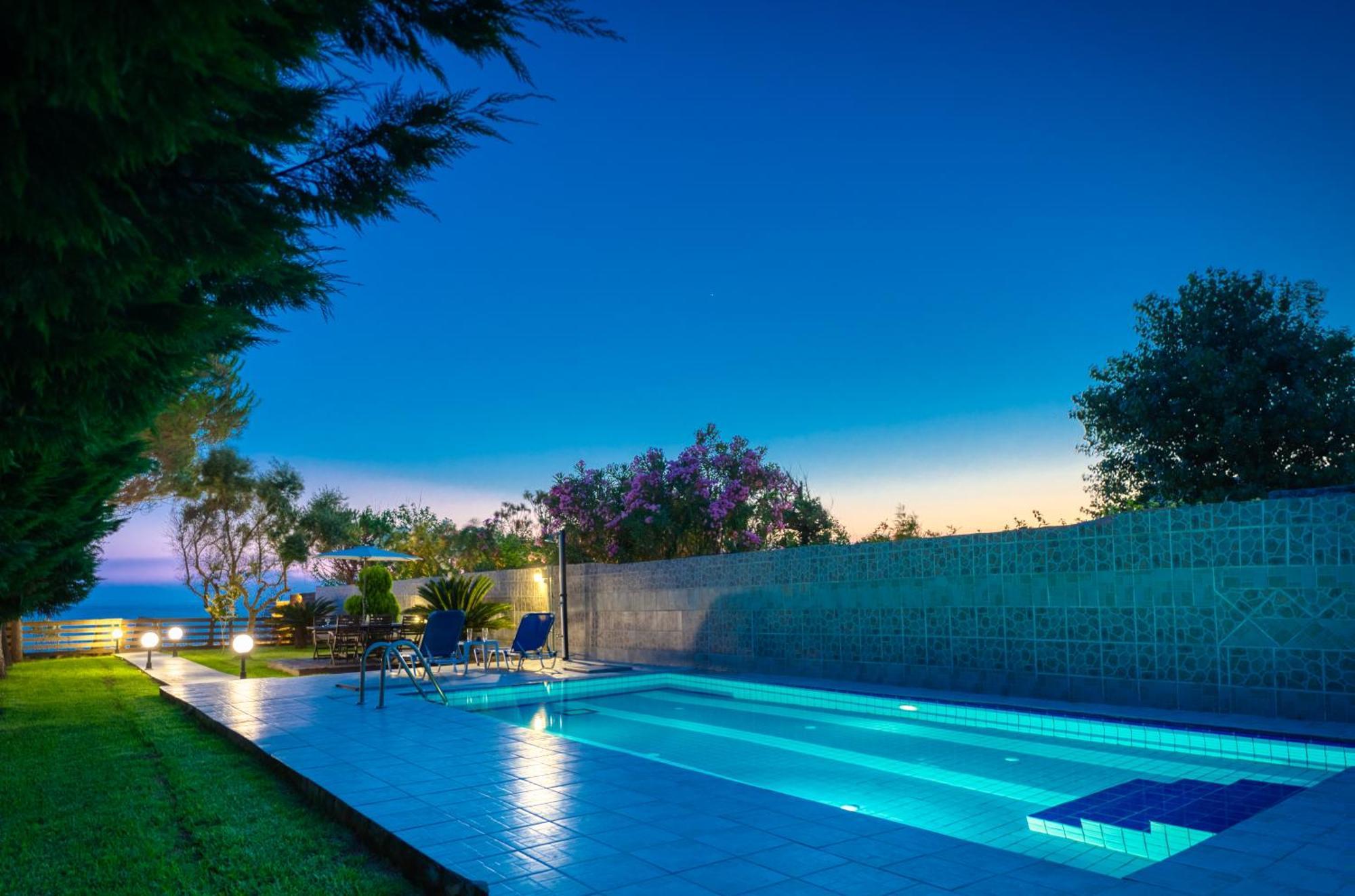 Villa Angela Ágios Matthaíos Bagian luar foto