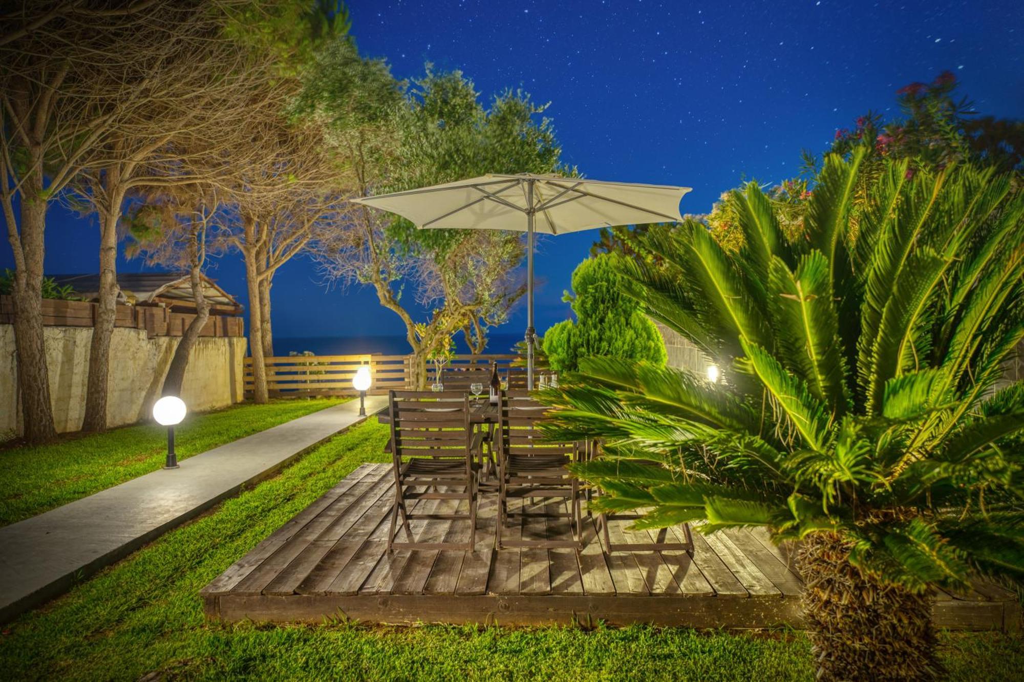 Villa Angela Ágios Matthaíos Bagian luar foto