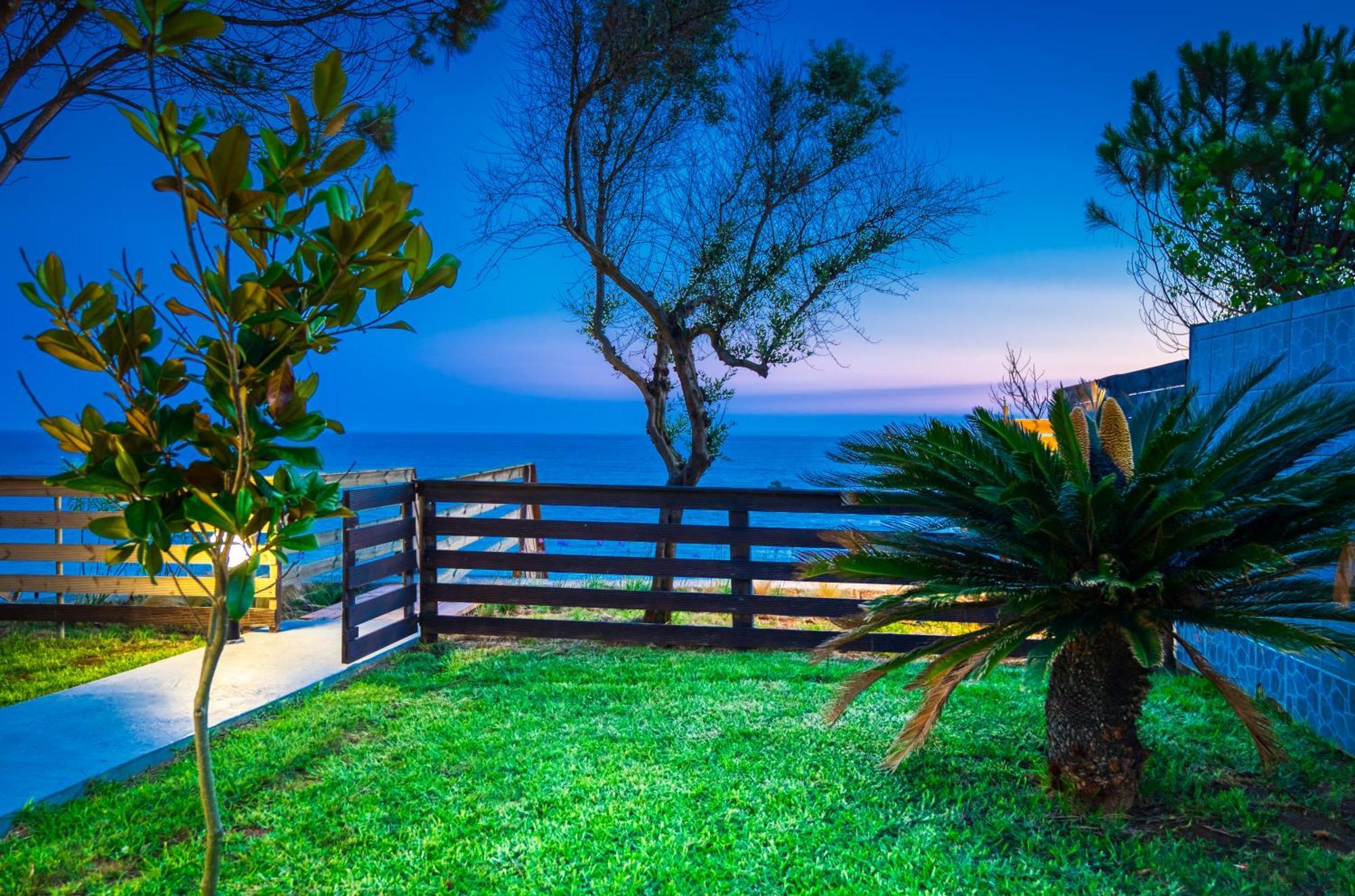 Villa Angela Ágios Matthaíos Bagian luar foto