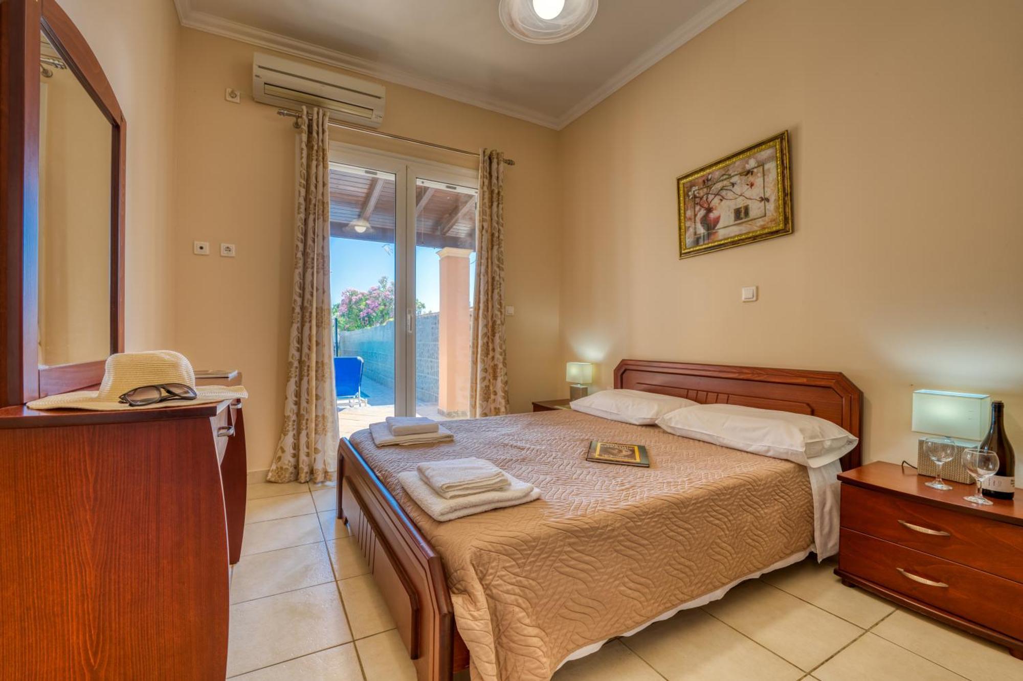 Villa Angela Ágios Matthaíos Bagian luar foto