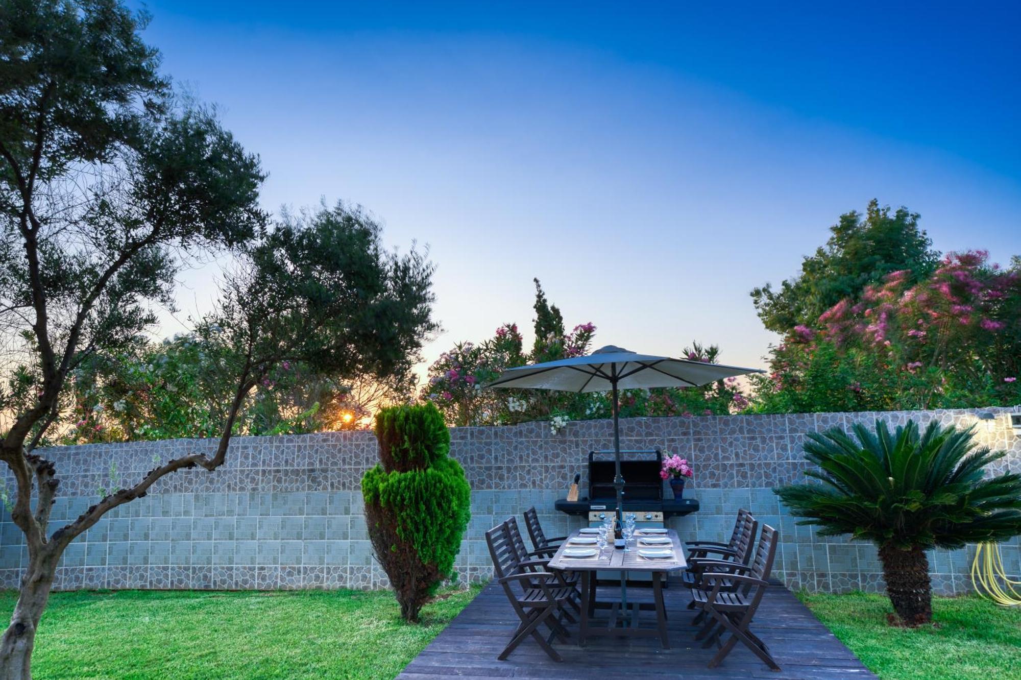 Villa Angela Ágios Matthaíos Bagian luar foto