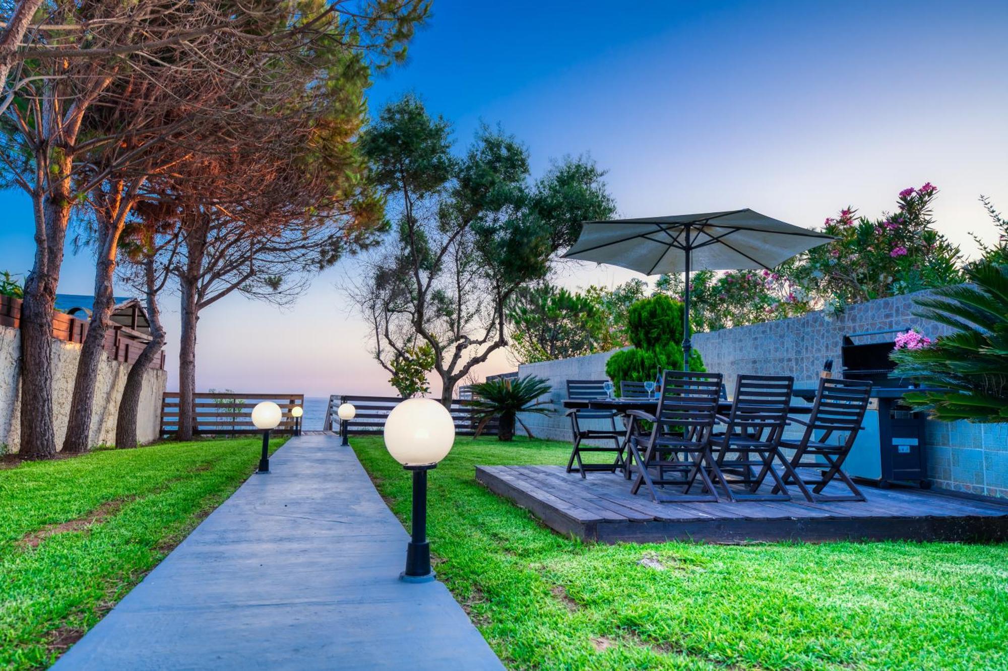 Villa Angela Ágios Matthaíos Bagian luar foto