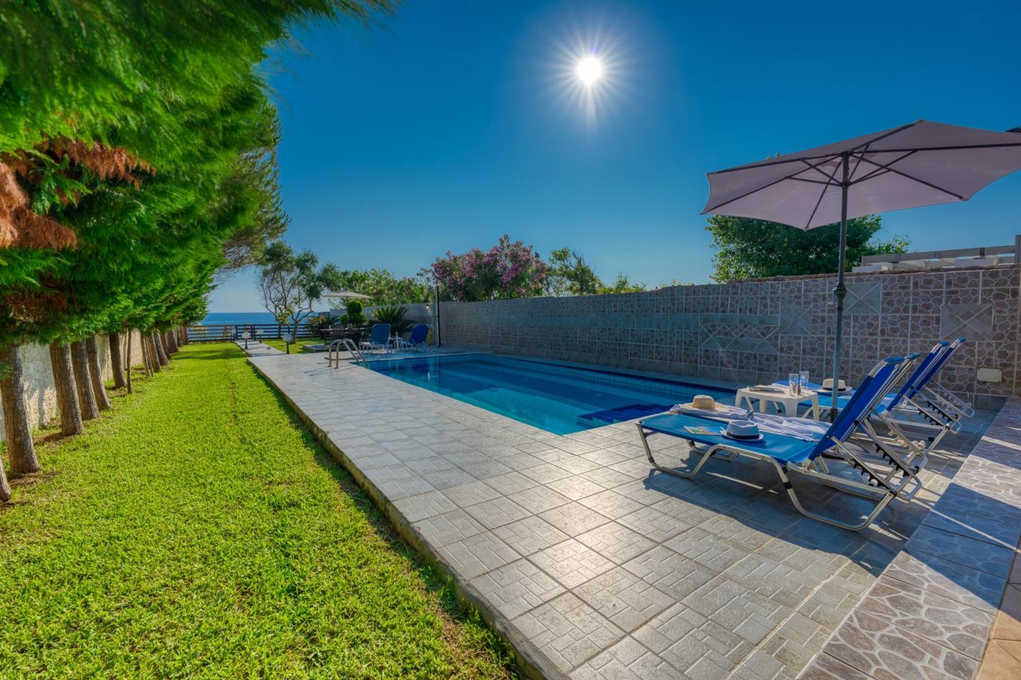 Villa Angela Ágios Matthaíos Bagian luar foto