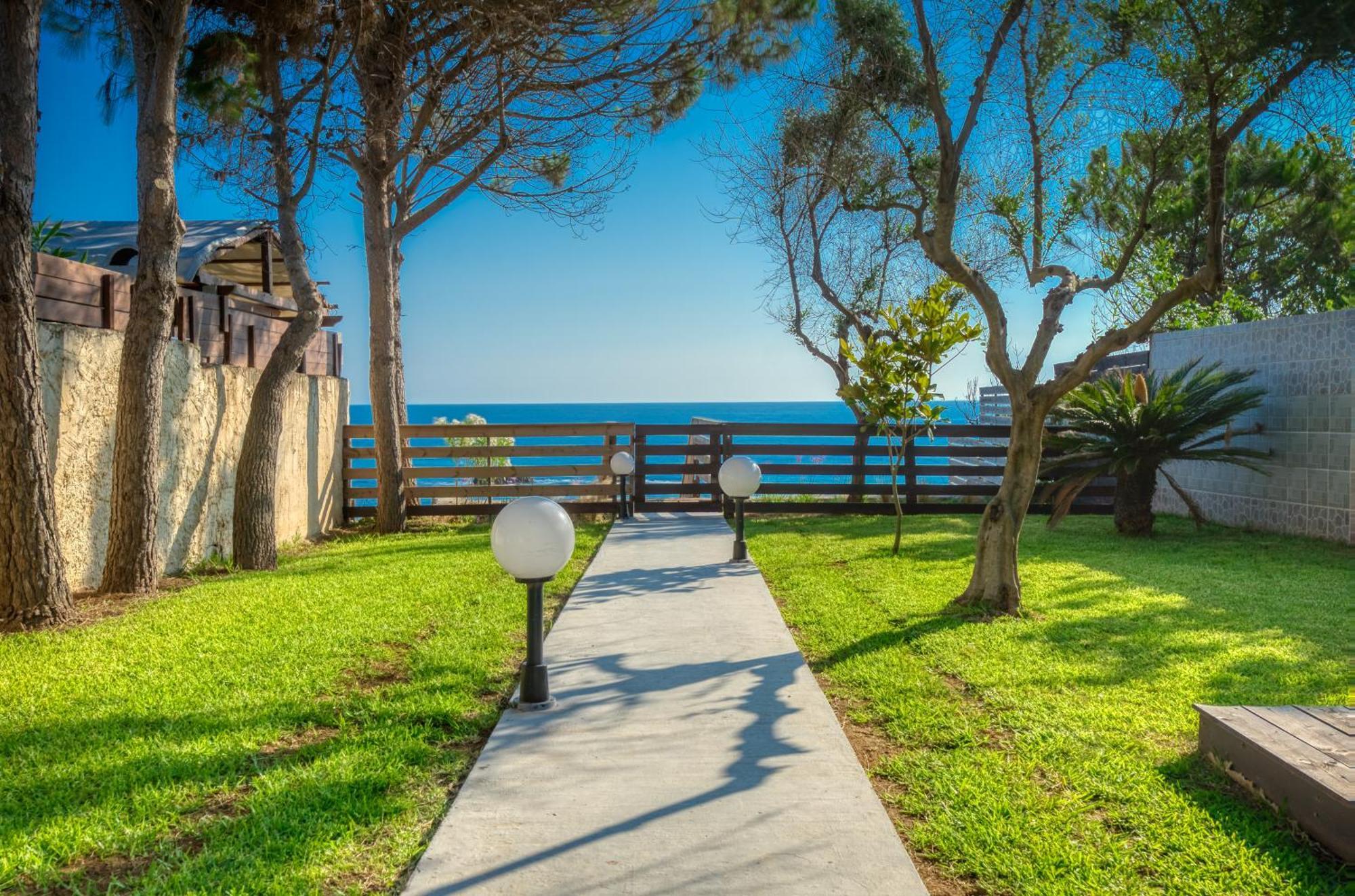 Villa Angela Ágios Matthaíos Bagian luar foto